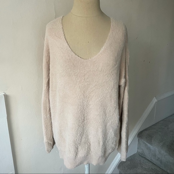 Fate Fuzzy Knit V-Neck Long Sleeve Pullover Beige Sweater Size S/M EUC - Picture 2 of 11